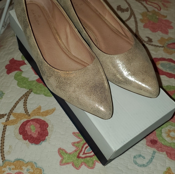 Shoes - Picture 2 of 4